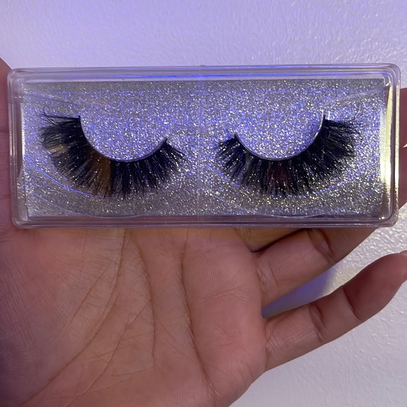 False eyelashes! 🤎 - Picture 1 of 3